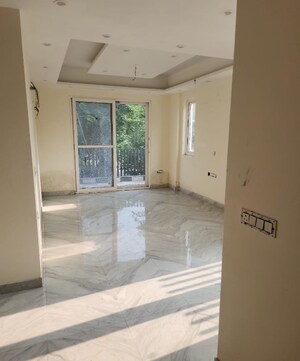 Room in 3 BHK Builder Floor at Sector 99 – for Sale