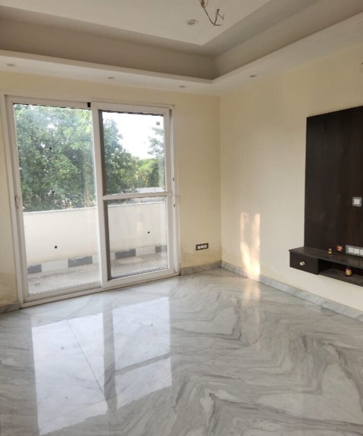 Room, sector 99 3 Bedroom 2250 Sq.Ft. Builder Floor In Sector 99 Gurgaon 9462471