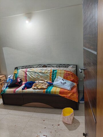 Bedroom in 2.5 BHK Apartment at Hiranandani Meadows, Manpada – for Rent