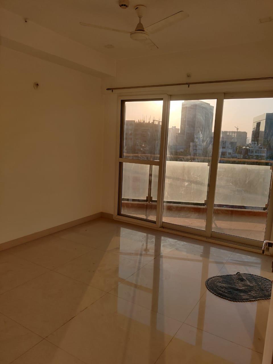 2 BHK + Servant Room Apartment For Rent in Paranjape Yuthika Apartment