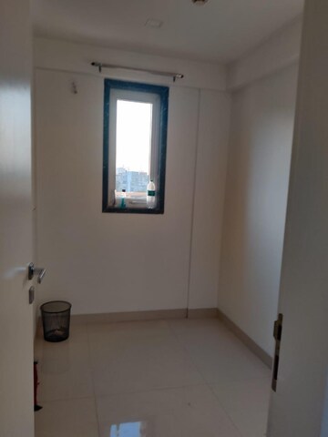 Room in 2 BHK Apartment at Paranjape Yuthika Apartment, Bavdhan – for Rent
