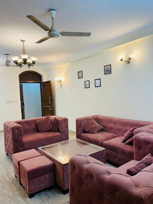 2 BHK Builder Floor For Rent in Saket