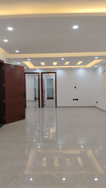 Room in 3 BHK Builder Floor at Saket – for Rent