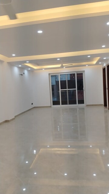 Room in 3 BHK Builder Floor at Saket – for Rent