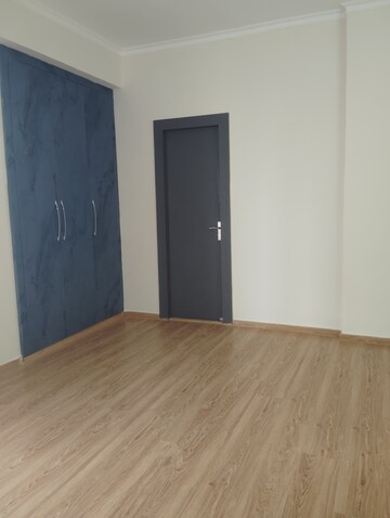 Room in 1 BHK Apartment at Amrapali Silicon City, Sector 76 – for Rent