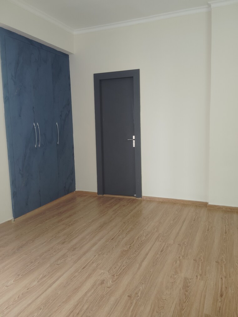 Room, amrapali-silicon-city 1 Bedroom 450 Sq.Ft. Apartment In Sector 76 Noida 9462573