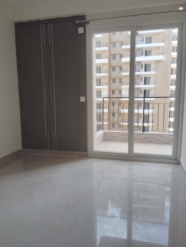 Room, amrapali-silicon-city 1 Bedroom 450 Sq.Ft. Apartment In Sector 76 Noida 9462573