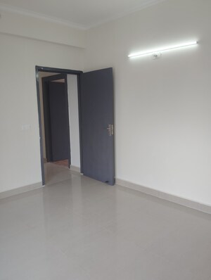 Room in 1 BHK Apartment at Amrapali Silicon City, Sector 76 – for Rent