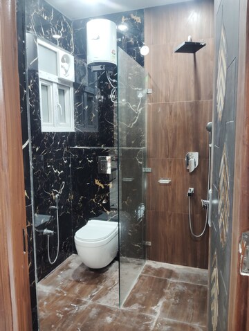 Bathroom in 1 BHK Apartment at Amrapali Silicon City, Sector 76 – for Rent