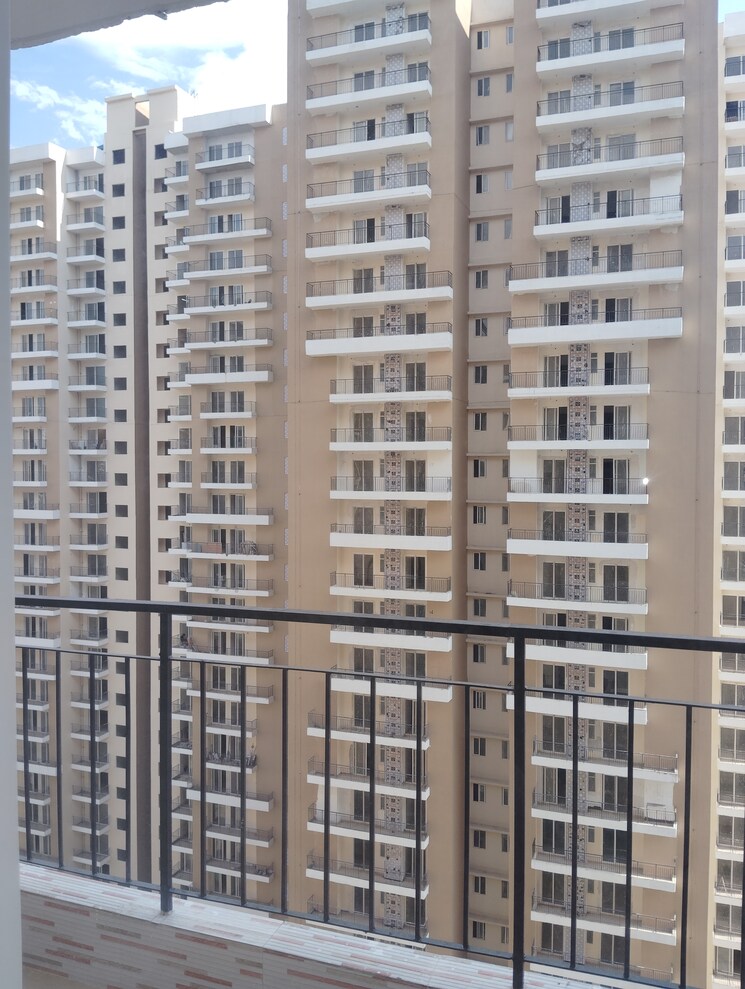 Exterior View, amrapali-silicon-city 1 Bedroom 450 Sq.Ft. Apartment In Sector 76 Noida 9462573