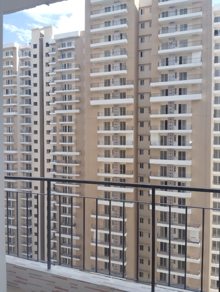 Exterior View, amrapali-silicon-city 1 Bedroom 450 Sq.Ft. Apartment In Sector 76 Noida 9462573