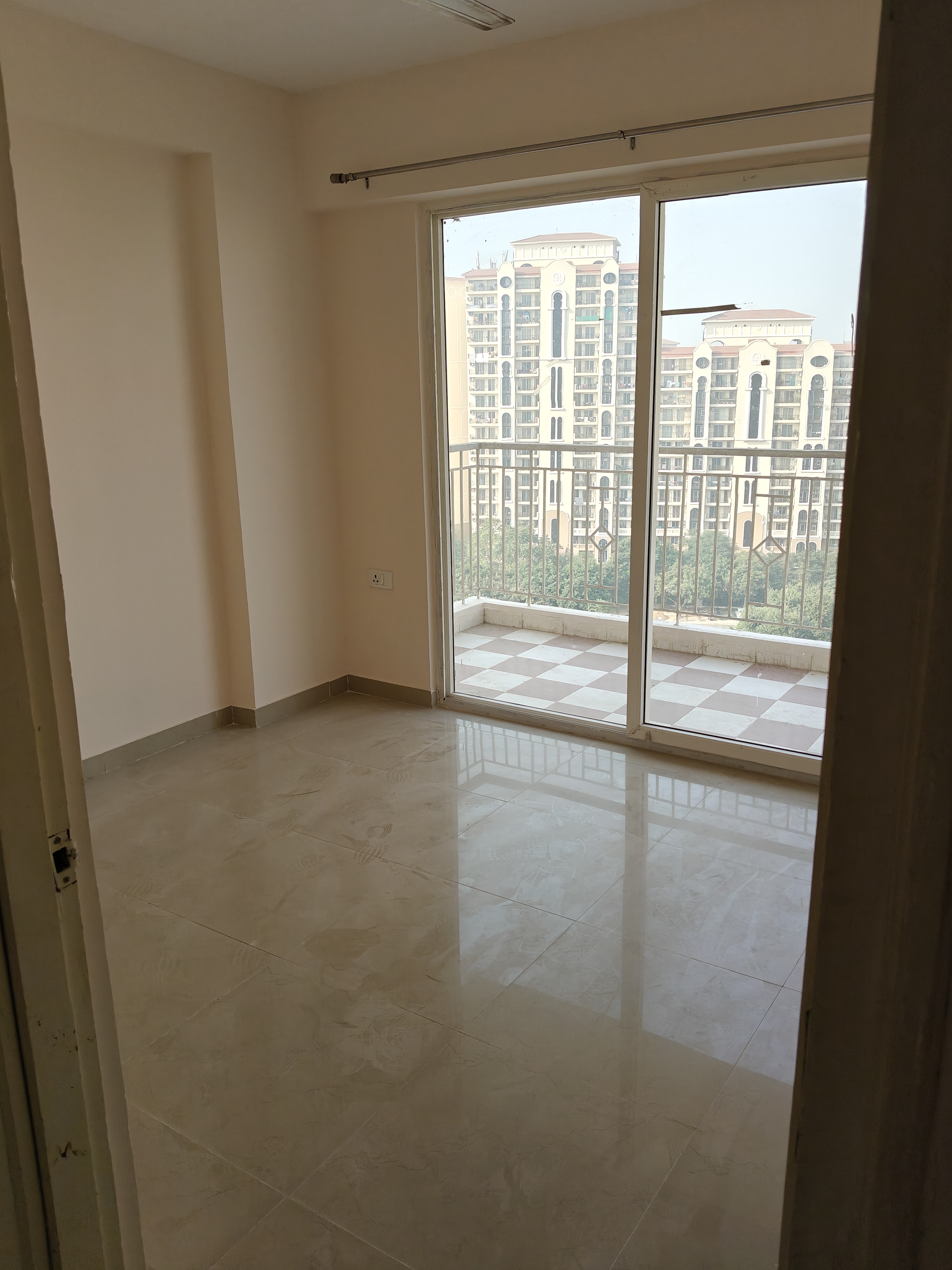 2 BHK + Pooja Room Apartment For Sale in Shree Vardhman Green Court