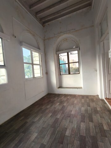 Room in 1 BHK Apartment at Metro House Colaba, Colaba – for Rent