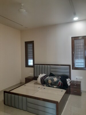 Furnished Amenities in 4 BHK Villa at Narayan Vihar – for Sale