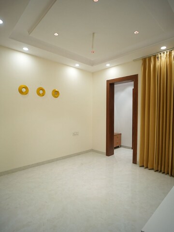 Room in 6 BHK Independent House at Sector 89 – for Sale