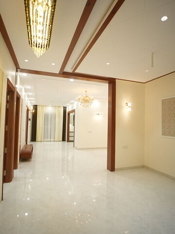 Room in 6 BHK Independent House at Sector 89 – for Sale