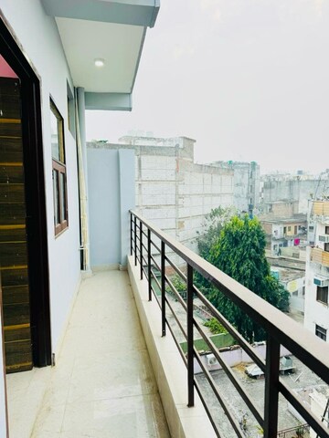 1 BHK Builder Floor For Rent in Saket