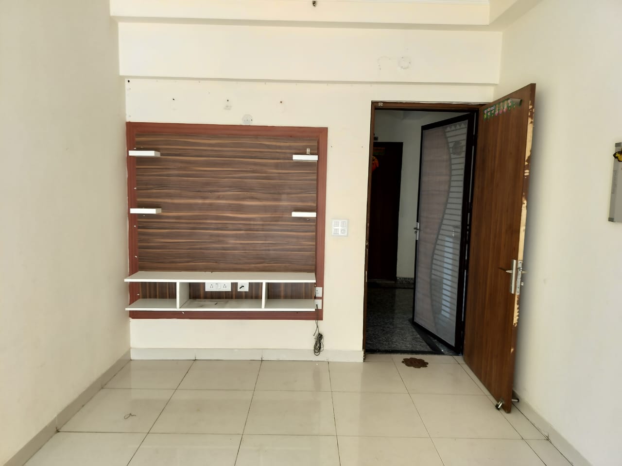 2 BHK Apartment For Sale in Emenox La Solara