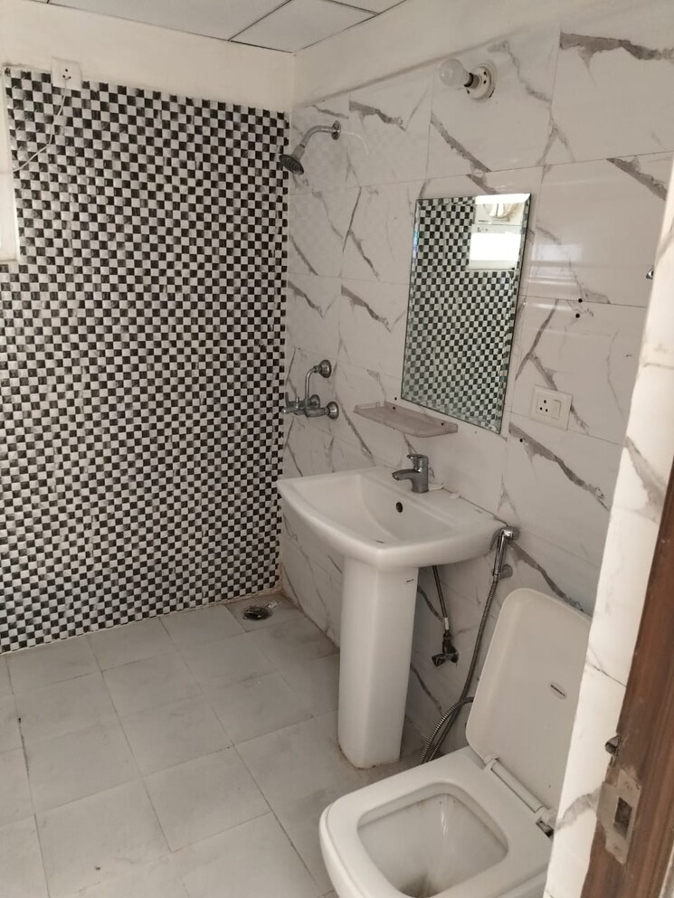Bathroom, emenox-la-solara 2 Bedroom 1020 Sq.Ft. Apartment In Sector 16 Greater Noida Greater Noida 9462625