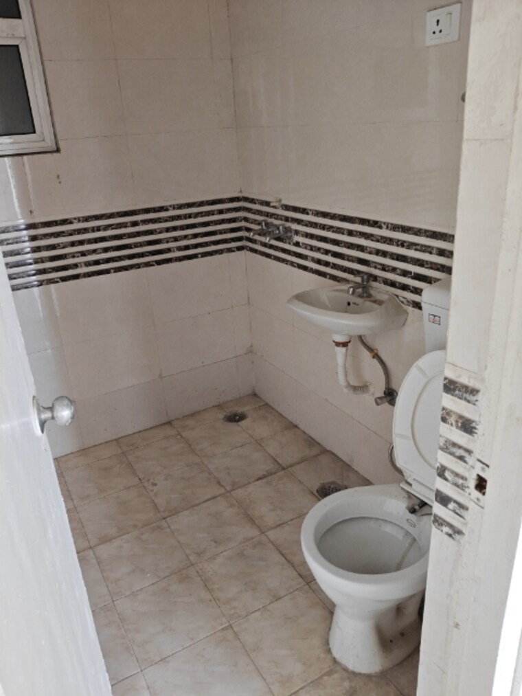Bathroom, shree-vardhman-green-court 2 Bedroom 690 Sq.Ft. Apartment In Sector 90 Gurgaon 9462670