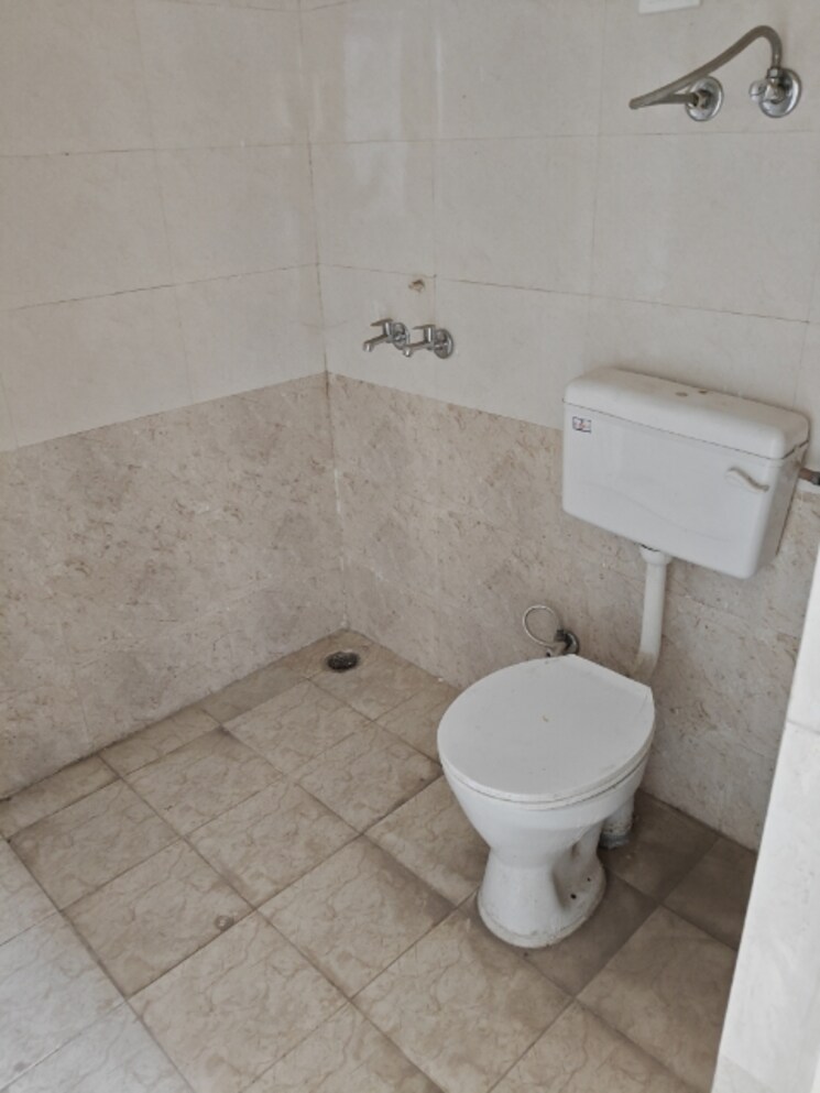 Bathroom, shree-vardhman-green-court 2 Bedroom 690 Sq.Ft. Apartment In Sector 90 Gurgaon 9462670