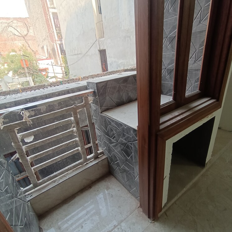 Balcony, govindpuri 3 Bedroom 900 Sq.Ft. Builder Floor In Govindpuri Delhi 9462661