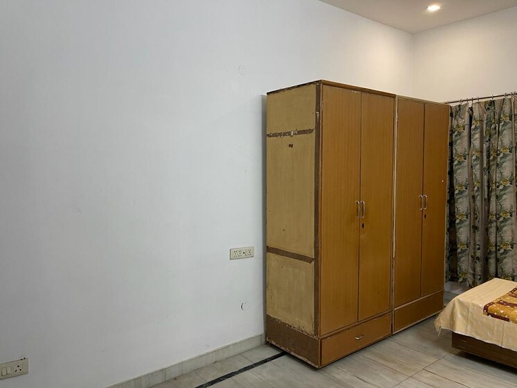 Room, sector 115 2.5 Bedroom 1710 Sq.Ft. Independent House In Sector 115 Noida 9462663