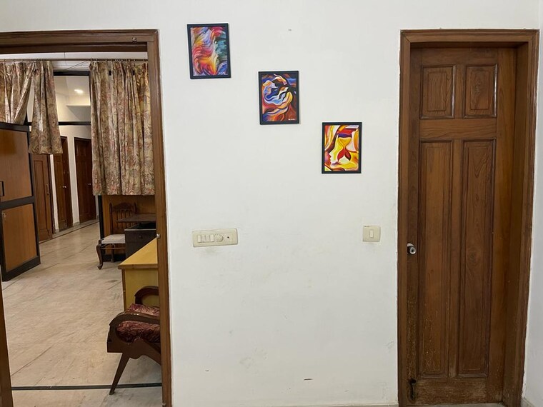 Room, sector 115 2.5 Bedroom 1710 Sq.Ft. Independent House In Sector 115 Noida 9462663