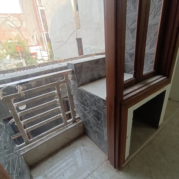 Balcony, govindpuri 3 Bedroom 900 Sq.Ft. Builder Floor In Govindpuri Delhi 9462689