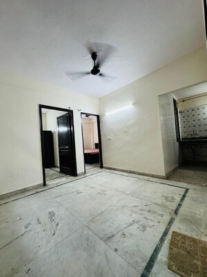 Room in 3 BHK Builder Floor at Saket – for Rent