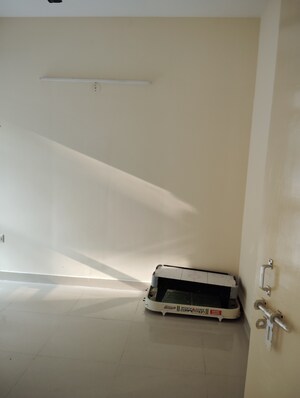 Furnished Amenities in 2.5 BHK Apartment at Conscient Habitat 78, Sector 78 – for Rent