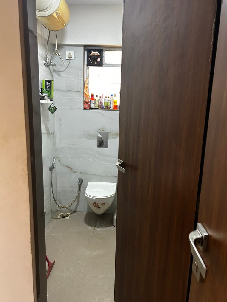 Bathroom, malad east Pg For Girls In Malad East 9462674