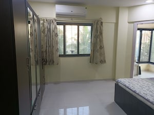 Room in 3 BHK Apartment at Versova Denzil CHS, Andheri West – for Rent