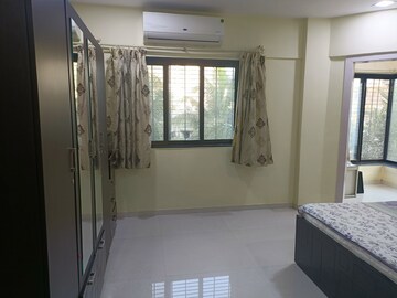 Room in 3 BHK Apartment at Versova Denzil CHS, Andheri West – for Rent