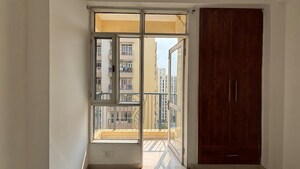 Room in 2.5 BHK Apartment at Prateek Laurel Phase-II, Sector 120 – for Sale