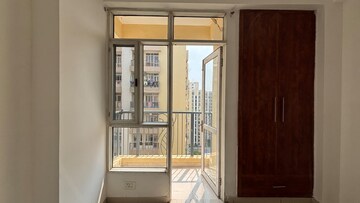 Room in 2.5 BHK Apartment at Prateek Laurel Phase-II, Sector 120 – for Sale