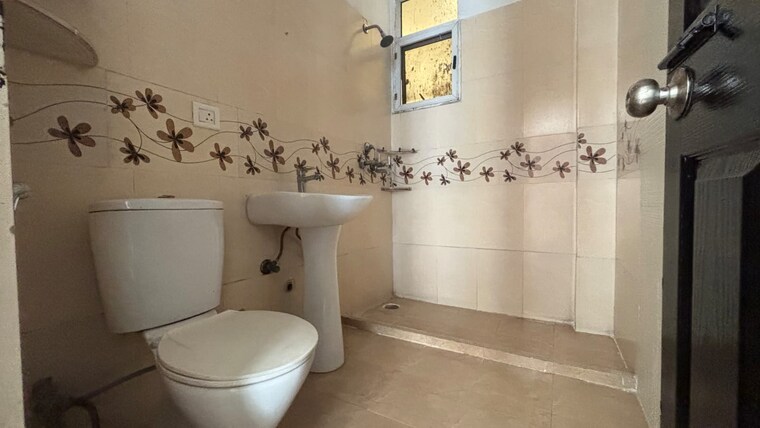 Bathroom, prateek-laurel-phase-ii 2.5 Bedroom 1135 Sq.Ft. Apartment In Sector 120 Noida 9462734