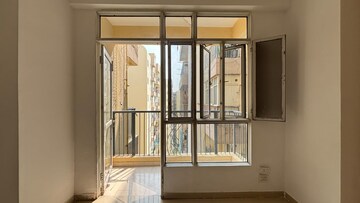 Room in 2.5 BHK Apartment at Prateek Laurel Phase-II, Sector 120 – for Sale