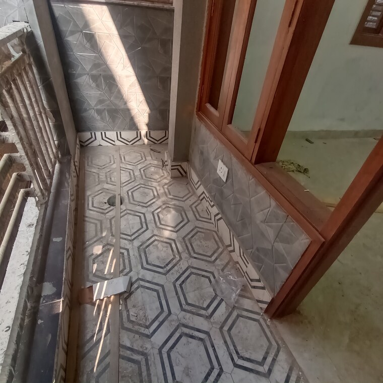 Balcony, govindpuri 3 Bedroom 900 Sq.Ft. Builder Floor In Govindpuri Delhi 9462712