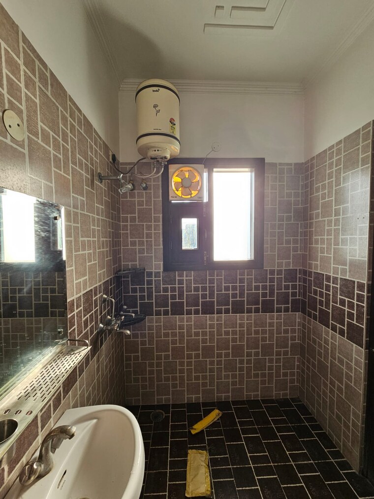 Bathroom, sector 8 3 Bedroom 2200 Sq.Ft. Independent House In Sector 8 Panchkula 9462744