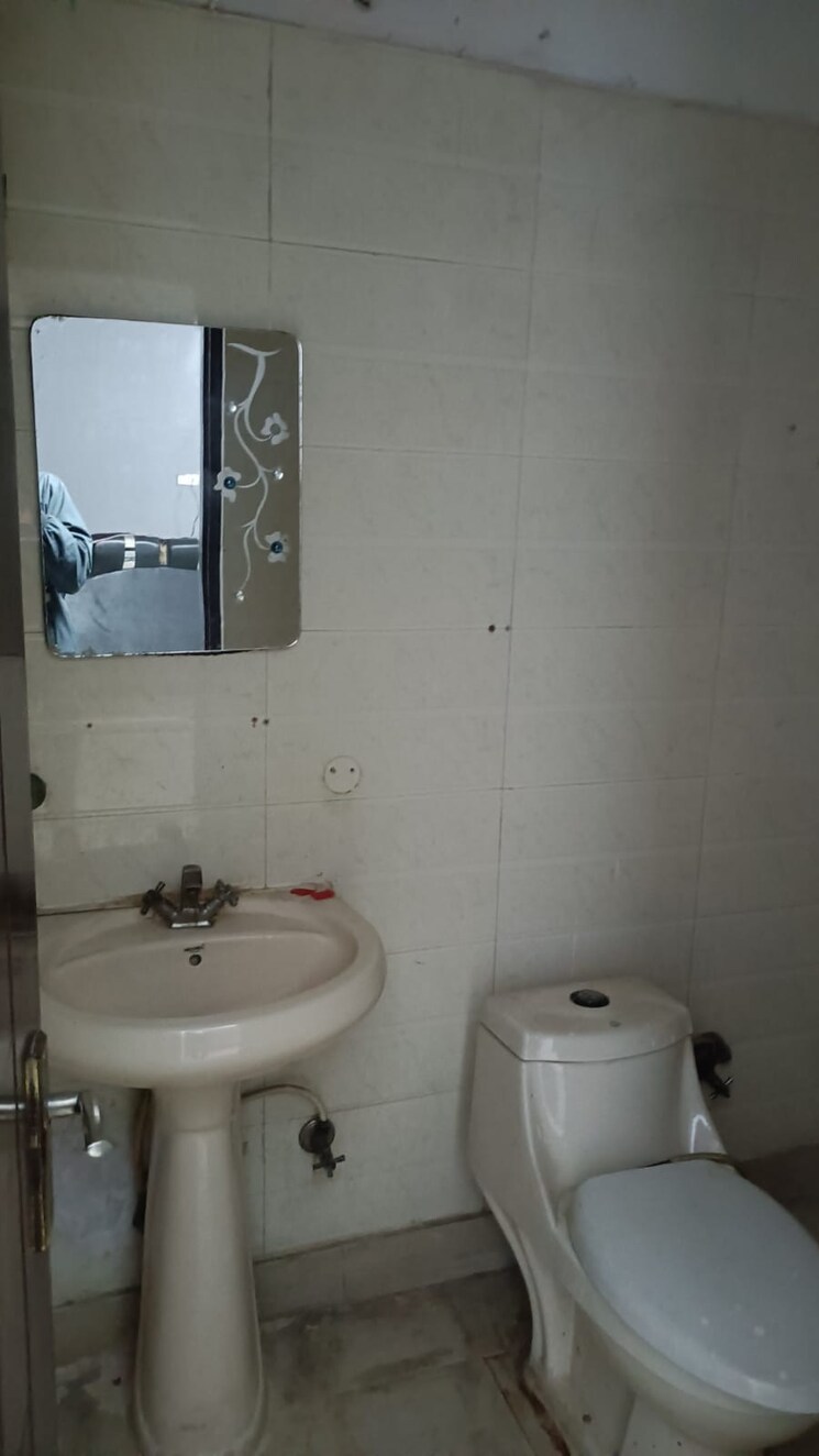 Bathroom, vivek vihar 2 Bedroom 1200 Sq.Ft. Builder Floor In Vivek Vihar Delhi 9462757