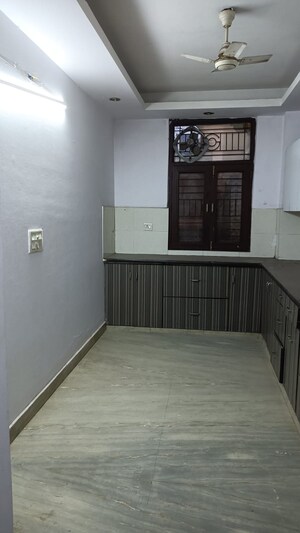 Room in 2 BHK Builder Floor at Vivek Vihar – for Rent