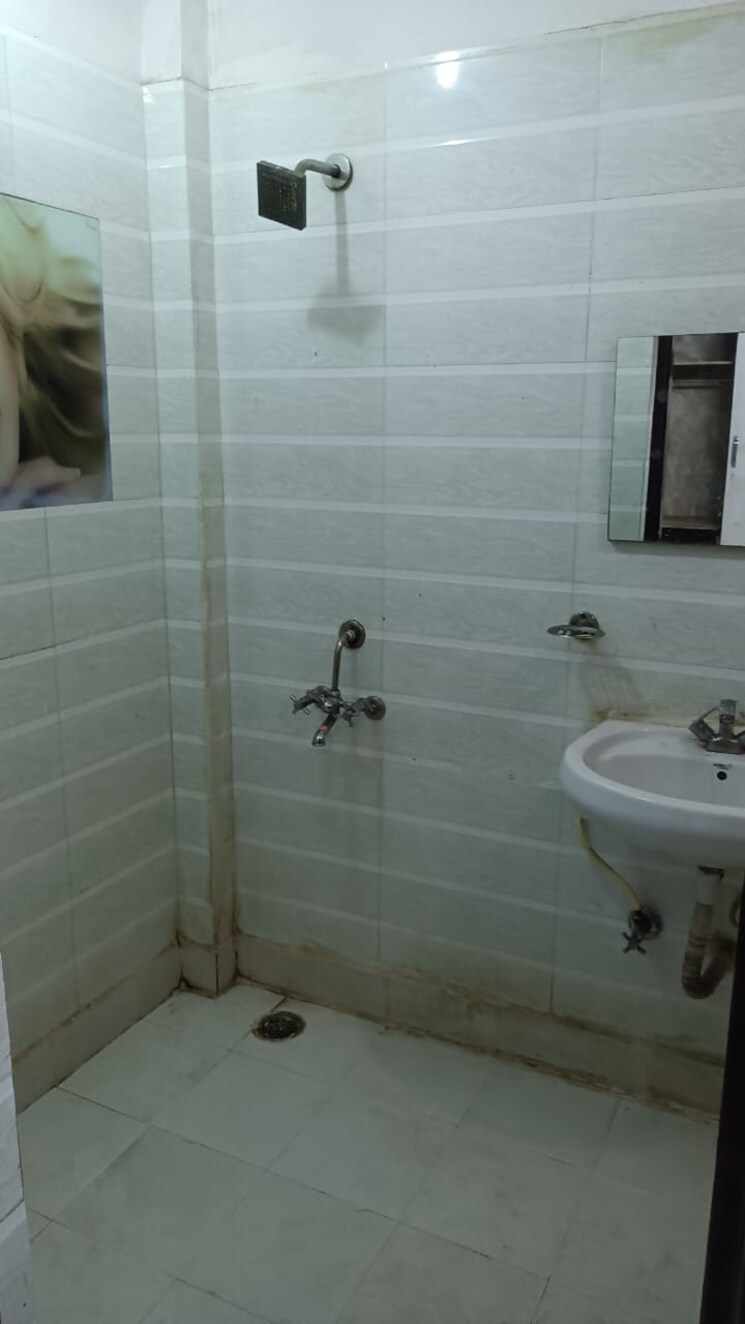 Bathroom, vivek vihar 2 Bedroom 1200 Sq.Ft. Builder Floor In Vivek Vihar Delhi 9462757