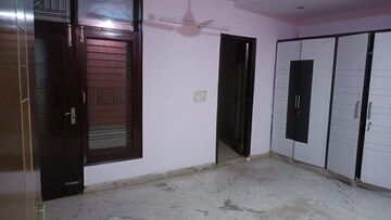 Room in 2 BHK Builder Floor at Vivek Vihar – for Rent