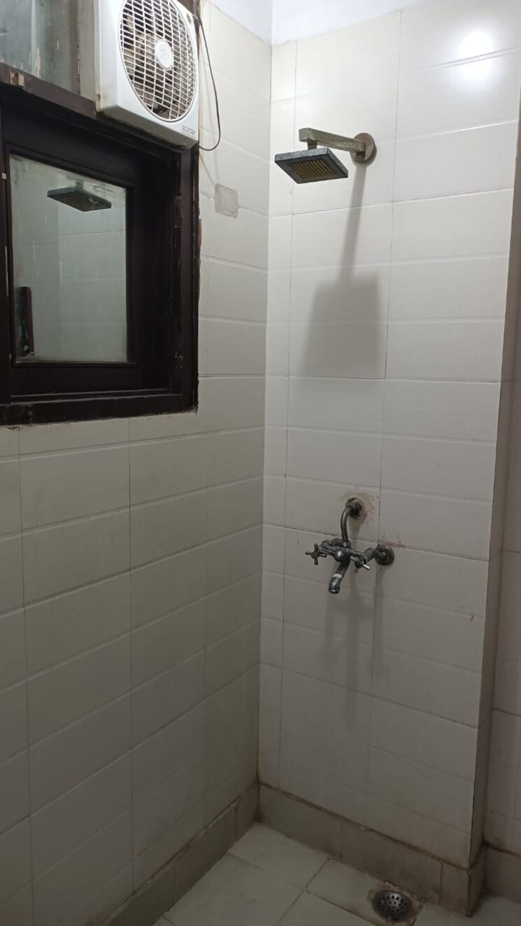 Bathroom, vivek vihar 2 Bedroom 1200 Sq.Ft. Builder Floor In Vivek Vihar Delhi 9462757