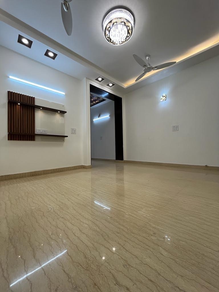 2 BHK + Pooja Room Builder Floor For Rent in Kalkaji, Delhi 