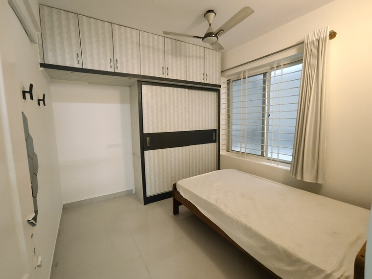 Room, reliable layout 2 Bedroom 1300 Sq.Ft. Apartment In Reliable Layout Bangalore 9462777