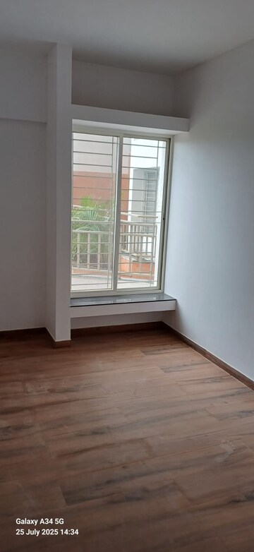 Room in 2 BHK Apartment at Krisala 41 Cosmo, Tathawade – for Rent