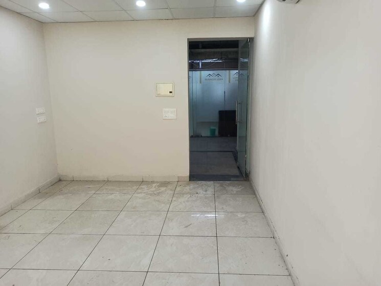 Room, chandigarh-citi-center 1 Bedroom 850 Sq.Ft. Apartment In Vip Road Zirakpur 9462815