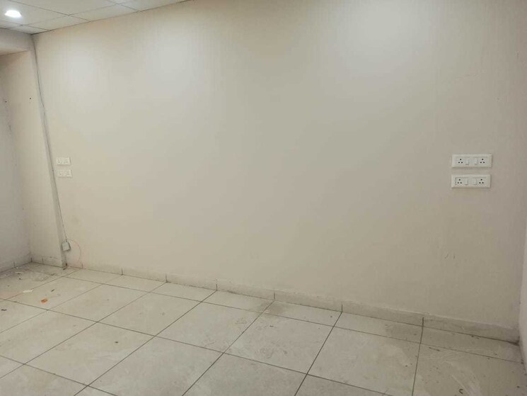 Room, chandigarh-citi-center 1 Bedroom 850 Sq.Ft. Apartment In Vip Road Zirakpur 9462815